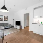 Waterfront - - Private Patio Apartman