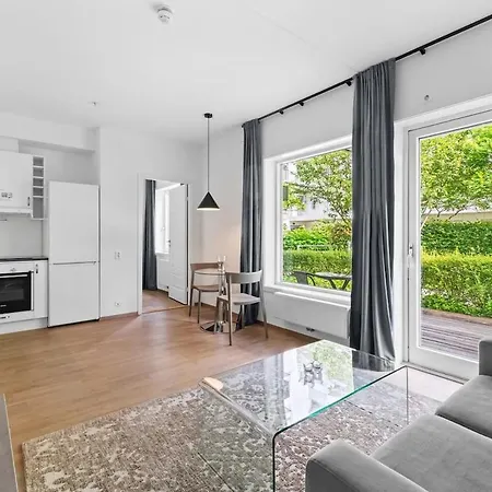 Waterfront - - Private Patio Leilighet