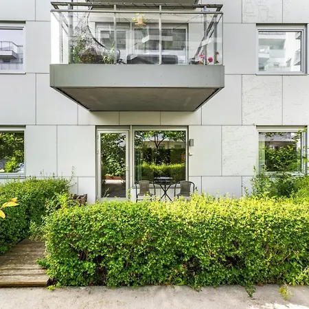 Waterfront - - Private Patio * Oslo