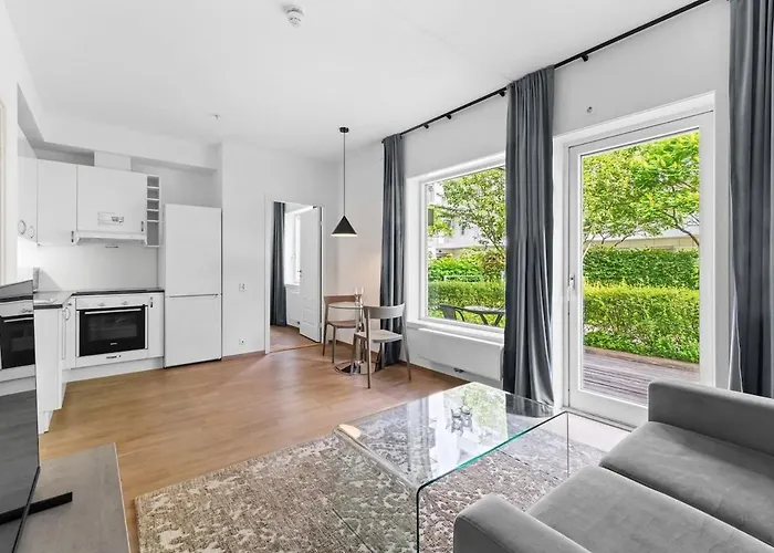 Waterfront - - Private Patio Leilighet