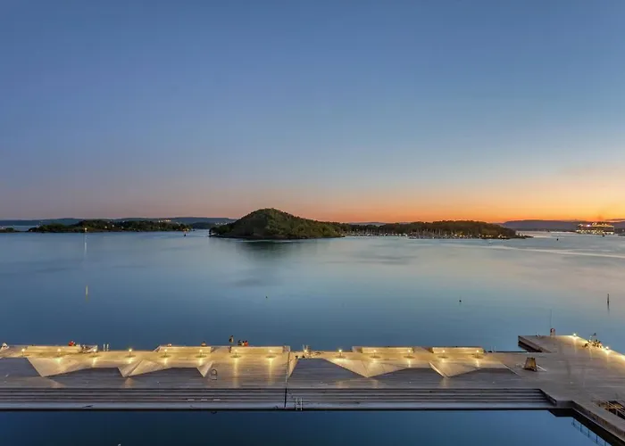 Waterfront - - Private Patio アパート